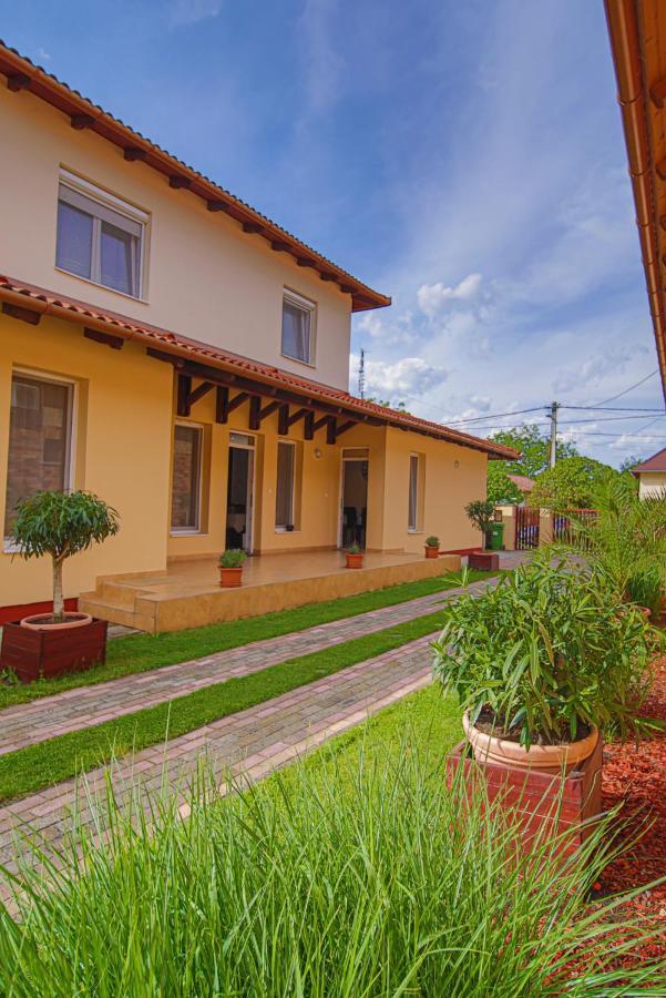 Kalvin Utcai Apartmanok Hajdúszoboszló Εξωτερικό φωτογραφία